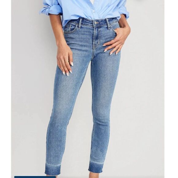 Old Navy Mid-Rise Rockstar Super-Skinny Cut-Off Ankle Jeans Size 6 Petite - Picture 1 of 13